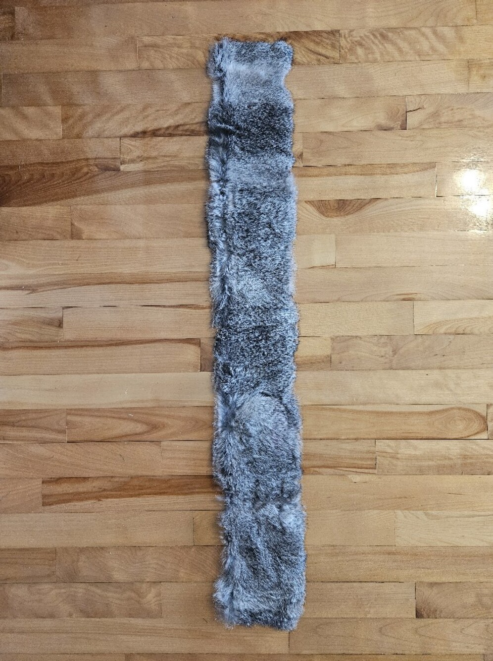 Exquisitely Soft Silver-Grey Real Fur Scarf Approx 38" Long x 5.5" Wide - Picture 3 of 16